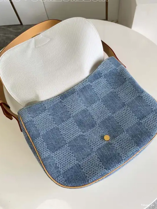 Cheap Messenger LOUIS VUITTON MM Montsouris 0603